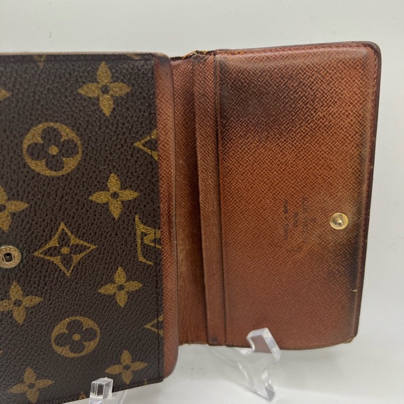 Preowned Louis Vuitton Monogram Monnaie Wallet - Picture 5 of 8